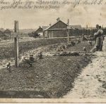 Могилы немецких солдат возле здания госпиталя. 1915-16 гг
