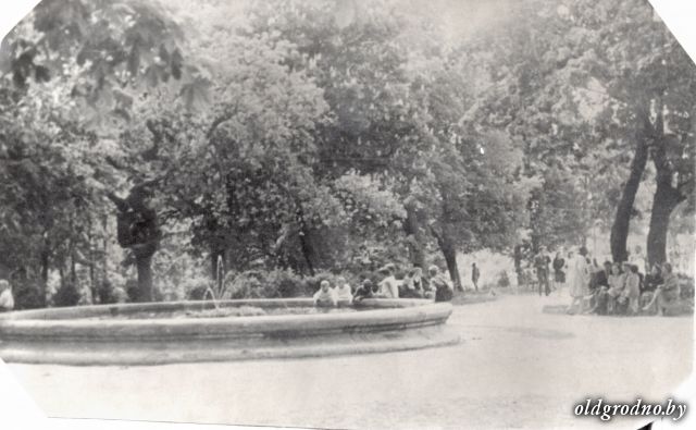 Фонтан в городском парке. 1949 год