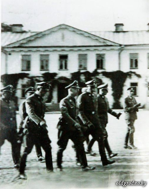Генрих Гиммлер и Карл Вольф в Гродно. Совр. пл. Тызенгауза. 30 июня 1941 года