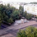 Вид на сквер на пл. Советской со строящегося драмтеатра. Начало 80-х годов