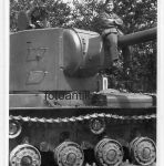 Немцы на русском тяжёлом танке КВ-2. 1941 год